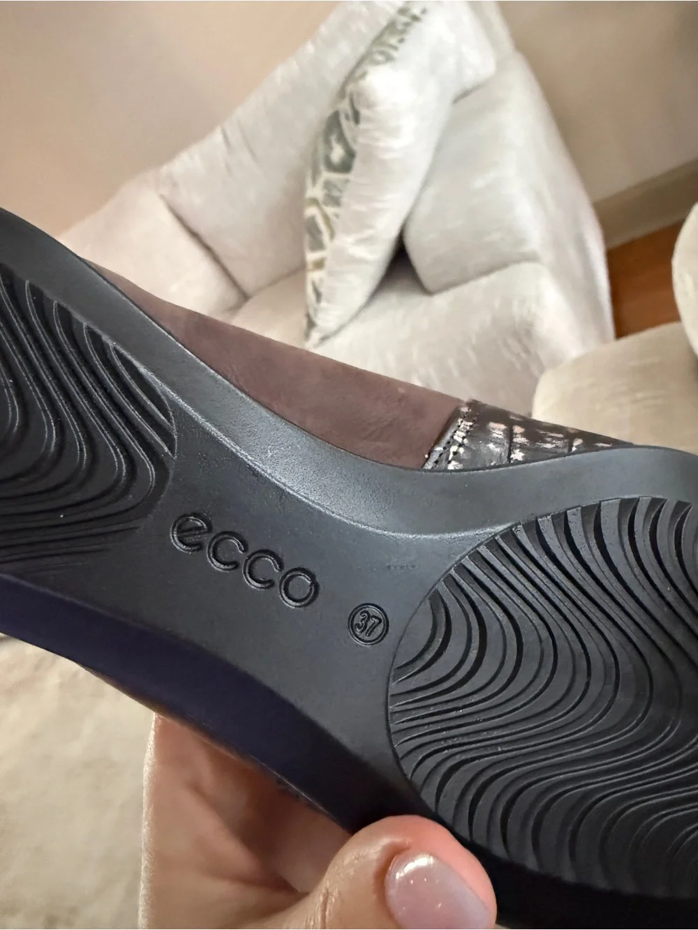 Ecco stylish slip